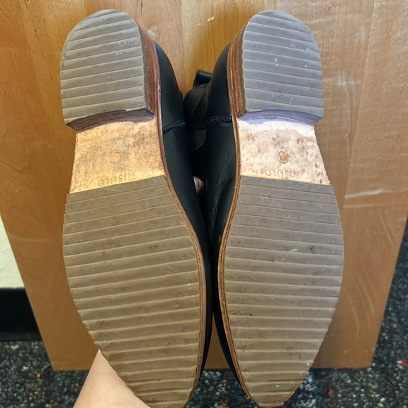 Nisolo Everyday Chelsea Ankle Pull On Booties black leather size 8 - Picture 7 of 8